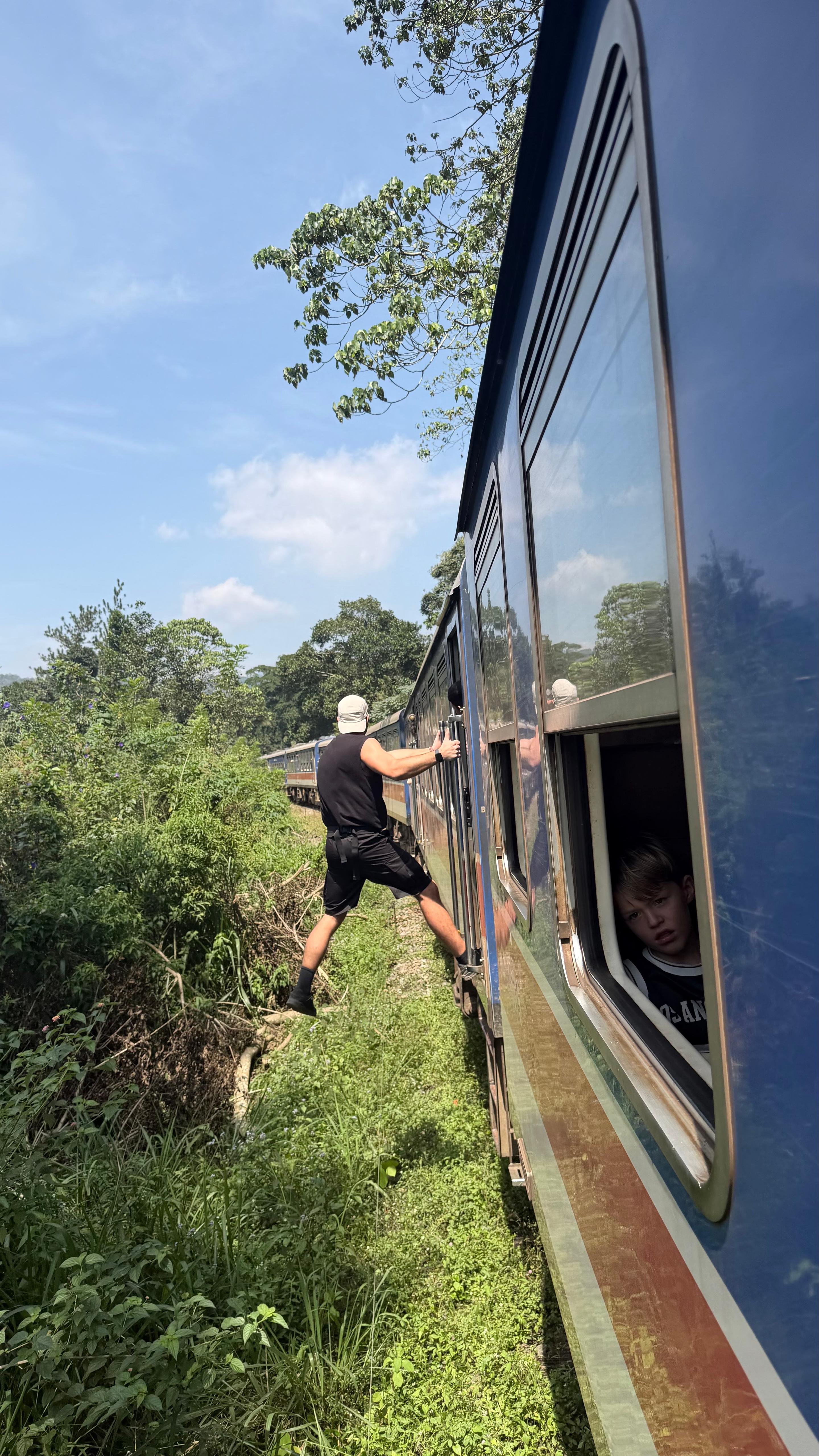 Sri Lanka by Tuk Tuk – The Ultimate Travel Guide
